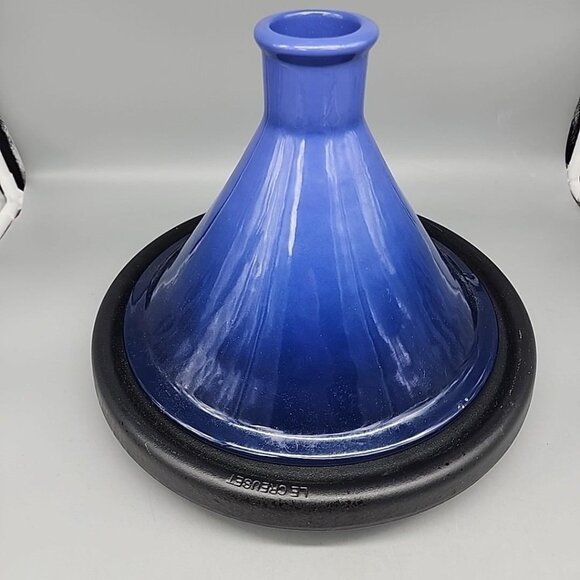 Le Creuset Traditional Round Tagine Cast Iron Cobalt Blue #27 - Picture 1 of 8